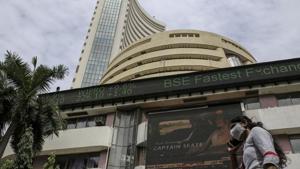 A pedestrian wearing a protective mask walks past the Bombay Stock Exchange (BSE) building in Mumbai.(Bloomberg) A pedestrian wearing a protective mask walks past the Bombay Stock Exchange (BSE) building in Mumbai.(Bloomberg)