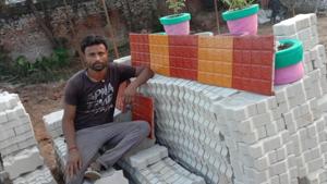 The migrant workers earlier used to work in a manufacturing unit in Srinagar.(Sourced Photo) The migrant workers earlier used to work in a manufacturing unit in Srinagar.(Sourced Photo)