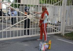 To contain the spread of infection in clusters with more than seven cases, the health authorities claim to be sealing the areas, and conducting extensive testing and sero surveys.(HT File Photo) To contain the spread of infection in clusters with more than seven cases, the health authorities claim to be sealing the areas, and conducting extensive testing and sero surveys.(HT File Photo)