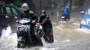 A waterlogged road in Dadar, Mumbai.(Satish Bate/HT File Photo) A waterlogged road in Dadar, Mumbai.(Satish Bate/HT File Photo)