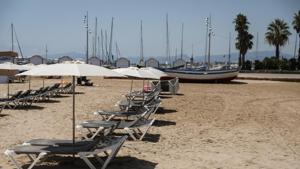 Empty sun loungers sit on the sand at the beach in Salou, Spain. Spain's tourism industry is at increasing risk of being shut down as countries across Europe seek to restrict visits to the Mediterranean nation, following an order by the British government to quarantine visitors.(Bloomberg) Empty sun loungers sit on the sand at the beach in Salou, Spain. Spain's tourism industry is at increasing risk of being shut down as countries across Europe seek to restrict visits to the Mediterranean nation, following an order by the British government to quarantine visitors.(Bloomberg)