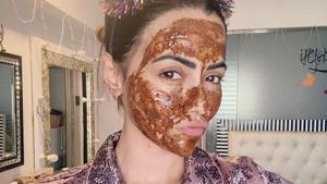 Actor Sana Khan wearing a coffee and honey face mask(Instagram) Actor Sana Khan wearing a coffee and honey face mask(Instagram)