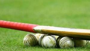 INVERCARGILL, NEW ZEALAND - FEBRUARY 19: Cricket bat and balls are seen before the fourth Twenty20 match between the New Zealand and Australia at Queens Park on February 19, 2011 in Invercargill, New Zealand. (Photo by Teaukura Moetaua/Getty Images)(Getty Images) INVERCARGILL, NEW ZEALAND - FEBRUARY 19: Cricket bat and balls are seen before the fourth Twenty20 match between the New Zealand and Australia at Queens Park on February 19, 2011 in Invercargill, New Zealand. (Photo by Teaukura Moetaua/Getty Images)(Getty Images)