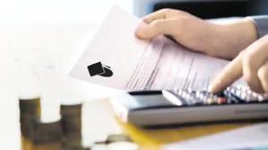 Barring a few, most of the sectors witnessed de-growth in credit deployment with construction witnessing 3.7% contraction, gems and jewellery (-3.7%), and leather and leather products (-4.4%).(Getty Images/iStockphoto) Barring a few, most of the sectors witnessed de-growth in credit deployment with construction witnessing 3.7% contraction, gems and jewellery (-3.7%), and leather and leather products (-4.4%).(Getty Images/iStockphoto)