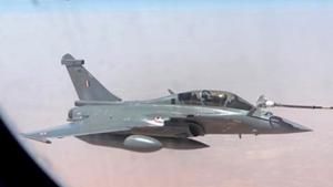 File photo: Rafale fighter jets being refuelled mid-air on their way to Ambala from France.(ANI) File photo: Rafale fighter jets being refuelled mid-air on their way to Ambala from France.(ANI)