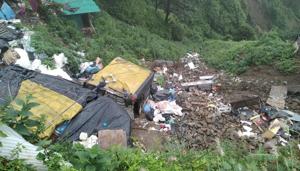 Houses damaged due to landslide in Mussoorie(HT Photo)