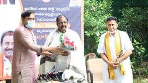 Somu Veerraju being felicitated for being named the BJP’s Andhra Pradesh unit chief. (Photo @somuveerraju) Somu Veerraju being felicitated for being named the BJP’s Andhra Pradesh unit chief. (Photo @somuveerraju)