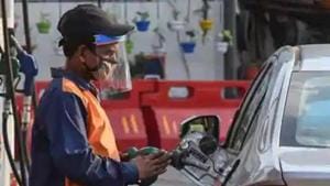 A petrol pump employee wearing a face shield while attending to a customer in Wazirpur, New Delhi.(HT photo) A petrol pump employee wearing a face shield while attending to a customer in Wazirpur, New Delhi.(HT photo)