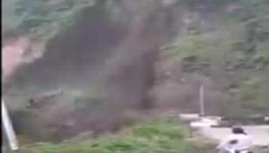 A landslide occurred at Badrinath national highway in Bajpur of Chamoli district on Thursday.(ANI Photo) A landslide occurred at Badrinath national highway in Bajpur of Chamoli district on Thursday.(ANI Photo)