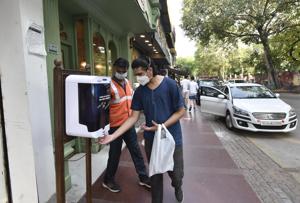 In unlock 3.0, a visitor uses a hand sanitising dispenser before entering a restaurant in Delhi’s Khan Market.(Photo: Sanjeev Verma/HT) In unlock 3.0, a visitor uses a hand sanitising dispenser before entering a restaurant in Delhi’s Khan Market.(Photo: Sanjeev Verma/HT)