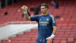 Arsenal's Emiliano Martinez during the warm up before the match.(Pool via REUTERS) Arsenal's Emiliano Martinez during the warm up before the match.(Pool via REUTERS)