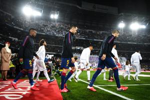 Nelson Semedo, Gerard Pique and Sergio Busquets of FC Barcelona walk onto the pitch during the Liga match between Real Madrid CF and FC Barcelona at Estadio Santiago Bernabeu on March 01, 2020 in Madrid, Spain.(Getty Images) Nelson Semedo, Gerard Pique and Sergio Busquets of FC Barcelona walk onto the pitch during the Liga match between Real Madrid CF and FC Barcelona at Estadio Santiago Bernabeu on March 01, 2020 in Madrid, Spain.(Getty Images)