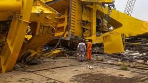 According to the latest reports, three bodies were retrieved from under the debris of the crane and the remaining were believed to be crushed.(HT Photo) According to the latest reports, three bodies were retrieved from under the debris of the crane and the remaining were believed to be crushed.(HT Photo)