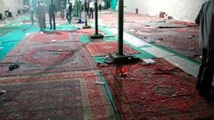 Iranians officials search inside a mosque after a bomb explosion in Shiraz April 12, 2008.(Reuters file photo) Iranians officials search inside a mosque after a bomb explosion in Shiraz April 12, 2008.(Reuters file photo)