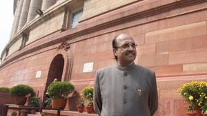 Amar Singh at the Parliament on the first day of the budget session on Monday, February 22, 2007. Rajya Sabha MP Amar Singh died at a Singapore hospital on August 1, 2020.(Photo by Arvind Yadav / HT Archive) Amar Singh at the Parliament on the first day of the budget session on Monday, February 22, 2007. Rajya Sabha MP Amar Singh died at a Singapore hospital on August 1, 2020.(Photo by Arvind Yadav / HT Archive)