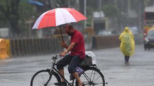 As per IMD classification, “heavy to very heavy rainfall” means precipitation ranging from 64.5 mm to 204.4 mm in a period of 24 hours.(Satish Bate/HT Photo) As per IMD classification, “heavy to very heavy rainfall” means precipitation ranging from 64.5 mm to 204.4 mm in a period of 24 hours.(Satish Bate/HT Photo)