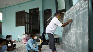 Children attend a class at Adil Mohalla Pathshala in Asaisika village, Nagina district, Nuh, on Friday.(HT PHOTO) Children attend a class at Adil Mohalla Pathshala in Asaisika village, Nagina district, Nuh, on Friday.(HT PHOTO)