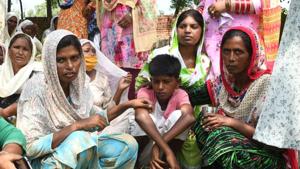 Relatives reacts during the cremation of Kirpal Singh, who died after allegedly drinking spurious alcohol, at Muchhal village, Punjab, on August 1, 2020.(AFP) Relatives reacts during the cremation of Kirpal Singh, who died after allegedly drinking spurious alcohol, at Muchhal village, Punjab, on August 1, 2020.(AFP)