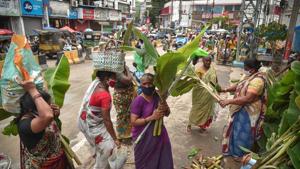 Women buy pooja essentials ahead of Varalakshmi Vrath festival at KR Market in Vijayawada.(ANI) Women buy pooja essentials ahead of Varalakshmi Vrath festival at KR Market in Vijayawada.(ANI)