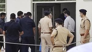 Union Home Minister Amit Shah enters Medanta Hospital to be admitted after testing postive for Covid-19 on Sunday.(PTI PHOTO.) Union Home Minister Amit Shah enters Medanta Hospital to be admitted after testing postive for Covid-19 on Sunday.(PTI PHOTO.)