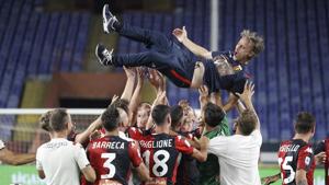 Genoa players celebrate at the end of the match with coach Davide Nicola.(AP) Genoa players celebrate at the end of the match with coach Davide Nicola.(AP)