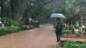 The weather bureau has predicted extremely heavy rain for the rest of Tuesday, Wednesday, and Thursday.(HT Photo) The weather bureau has predicted extremely heavy rain for the rest of Tuesday, Wednesday, and Thursday.(HT Photo)