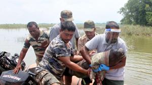A rhino calf, that got separated from its mother, being rescued by forest personnel and veterinarians at Assam’s Kaziranga National Park and Tiger Reserve.(HT Photo) A rhino calf, that got separated from its mother, being rescued by forest personnel and veterinarians at Assam’s Kaziranga National Park and Tiger Reserve.(HT Photo)