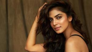 Malavika Mohanan also featured in Majid Majidi’s Beyond the Clouds. Malavika Mohanan also featured in Majid Majidi’s Beyond the Clouds.