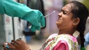 The Mamata Banerjee administration which, had earlier received flak from the inter-ministerial central team and the opposition parties for its low testing rate in April, has now increased its daily testing several times.(PTI PHOTO.) The Mamata Banerjee administration which, had earlier received flak from the inter-ministerial central team and the opposition parties for its low testing rate in April, has now increased its daily testing several times.(PTI PHOTO.)