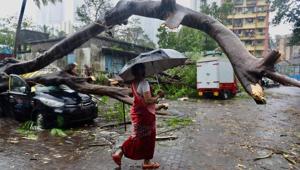 Incessant heavy rainfall led to water-logging in several areas, with reports of houses collapsing and trees uprooted coming in from several areas of Mumbai.(SATISH BATE/HT PHOTO.) Incessant heavy rainfall led to water-logging in several areas, with reports of houses collapsing and trees uprooted coming in from several areas of Mumbai.(SATISH BATE/HT PHOTO.)
