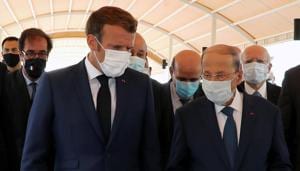 Lebanon's President Michel Aoun welcomes French President Emmanuel Macron upon his arrival at the airport in Beirut, Lebanon August 6, 2020.(Reuters photo) Lebanon's President Michel Aoun welcomes French President Emmanuel Macron upon his arrival at the airport in Beirut, Lebanon August 6, 2020.(Reuters photo)