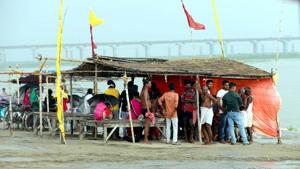 People take shelter in a hut during heavy rain, in Prayagraj on Monday.(ANI) People take shelter in a hut during heavy rain, in Prayagraj on Monday.(ANI)