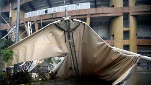 Roof top of DY Patil Stadium fall off due to heavy rains and winds at Nerul in Navi Mumbai.(HT PHOTO) Roof top of DY Patil Stadium fall off due to heavy rains and winds at Nerul in Navi Mumbai.(HT PHOTO)