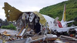 The report by Air marshal BN Gokhale had noted tabletop airports require extra skill and caution while carrying out flight operations.(HT Photo) The report by Air marshal BN Gokhale had noted tabletop airports require extra skill and caution while carrying out flight operations.(HT Photo)