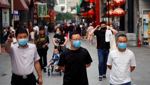 People wear protective masks as they walk in a shopping street following the outbreak of the coronavirus disease (COVID 19) in a historic part of Beijing, China.(REUTERS FIle) People wear protective masks as they walk in a shopping street following the outbreak of the coronavirus disease (COVID 19) in a historic part of Beijing, China.(REUTERS FIle)