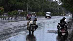 The IMD said light to moderate showers were reported from many places in south and south west Delhi.(HT PHOTO.) The IMD said light to moderate showers were reported from many places in south and south west Delhi.(HT PHOTO.)