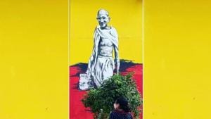 A mural of Mahatma Gandhi painted at an incarceration facility by the artists of Delhi Street Art and the prison inmates.(Photo: Instagram/delhistreetart) A mural of Mahatma Gandhi painted at an incarceration facility by the artists of Delhi Street Art and the prison inmates.(Photo: Instagram/delhistreetart)