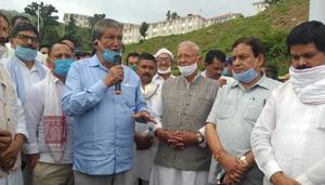 Former Uttarakhand Chie fMinister Harish Rawat addressing his supporters during his visit to Gairsain on Sunday.(HT PHOTO) Former Uttarakhand Chie fMinister Harish Rawat addressing his supporters during his visit to Gairsain on Sunday.(HT PHOTO)