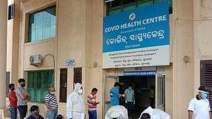 The freewheeling conversation between the two friends apart from talking of some “scams” has them also praising the quality of food being served in the hospital. (Photo @odisha_police) The freewheeling conversation between the two friends apart from talking of some “scams” has them also praising the quality of food being served in the hospital. (Photo @odisha_police)