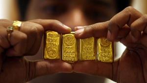 A salesman displays gold bars inside a jewellery shop in Hyderabad.(Reuters File Photo) A salesman displays gold bars inside a jewellery shop in Hyderabad.(Reuters File Photo)