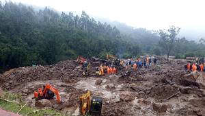 National Disaster Response Force (NDRF) personnel during the rescue operations at the landslide site, at Rajamala in Idukki , Kerala, Aug 9, 2020.(ANI) National Disaster Response Force (NDRF) personnel during the rescue operations at the landslide site, at Rajamala in Idukki , Kerala, Aug 9, 2020.(ANI)