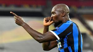 Soccer Football - Europa League Quarter Final - Inter Milan v Bayer Leverkusen - Merkur Spiel-Arena, Dusseldorf, Germany - August 10, 2020 Inter Milan's Romelu Lukaku celebrates scoring their second goal, as play resumes behind closed doors following the outbreak of the coronavirus disease (COVID-19) Pool via Reuters/Martin Meissner TPX IMAGES OF THE DAY(Pool via Reuters) Soccer Football - Europa League Quarter Final - Inter Milan v Bayer Leverkusen - Merkur Spiel-Arena, Dusseldorf, Germany - August 10, 2020 Inter Milan's Romelu Lukaku celebrates scoring their second goal, as play resumes behind closed doors following the outbreak of the coronavirus disease (COVID-19) Pool via Reuters/Martin Meissner TPX IMAGES OF THE DAY(Pool via Reuters)