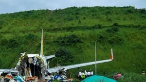 Officials inspect the wreckage of an Air India Express jet at Calicut International Airport in Karipur, Kerala.(AFP) Officials inspect the wreckage of an Air India Express jet at Calicut International Airport in Karipur, Kerala.(AFP)