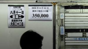 A sign displaying the day's print run of the Apple Daily newspaper, published by Next Media Ltd., is posted on a wall at the company's printing facility in Hong Kong, China on August 11, 2020.(Bloomberg Photo) A sign displaying the day's print run of the Apple Daily newspaper, published by Next Media Ltd., is posted on a wall at the company's printing facility in Hong Kong, China on August 11, 2020.(Bloomberg Photo)