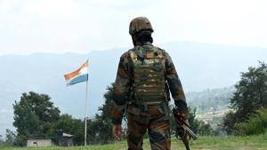 An Indian Army soldier was killed in an encounter with militants. He continued fighting despite being injured.(ANIPhoto/Representative) An Indian Army soldier was killed in an encounter with militants. He continued fighting despite being injured.(ANIPhoto/Representative)