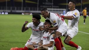 Sevilla's Lucas Ocampos, second left, celebrates with teammates after scoring the opening goal in the Europa League quarterfinal soccer match between Wolves and Sevilla at the MSV Arena in Duisburg, Germany, Tuesday, Aug. 11, 2020.(AP) Sevilla's Lucas Ocampos, second left, celebrates with teammates after scoring the opening goal in the Europa League quarterfinal soccer match between Wolves and Sevilla at the MSV Arena in Duisburg, Germany, Tuesday, Aug. 11, 2020.(AP)