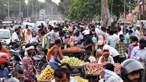 Roadside street vendors have been among the hardest hit due to the loss of business owing to restrictions in place to combat coronavirus.(ANI Photo) Roadside street vendors have been among the hardest hit due to the loss of business owing to restrictions in place to combat coronavirus.(ANI Photo)