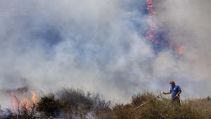 Israeli fire services in the south of the country reported 60 fires caused by balloons on Tuesday, and 24 on Wednesday, without recording any casualties.(AP Photo) Israeli fire services in the south of the country reported 60 fires caused by balloons on Tuesday, and 24 on Wednesday, without recording any casualties.(AP Photo)