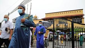 File photo of Malaysians wearing protective face masks leaving a mosque after Eid prayers, amid the Covid-19 outbreak in Kuala Lumpur, Malaysia.(REUTERS) File photo of Malaysians wearing protective face masks leaving a mosque after Eid prayers, amid the Covid-19 outbreak in Kuala Lumpur, Malaysia.(REUTERS)