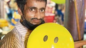 Mr Alam gets his balloons from Sadar Bazaar. He says he lives by himself in this city.(Mayank Austen Soofi) Mr Alam gets his balloons from Sadar Bazaar. He says he lives by himself in this city.(Mayank Austen Soofi)